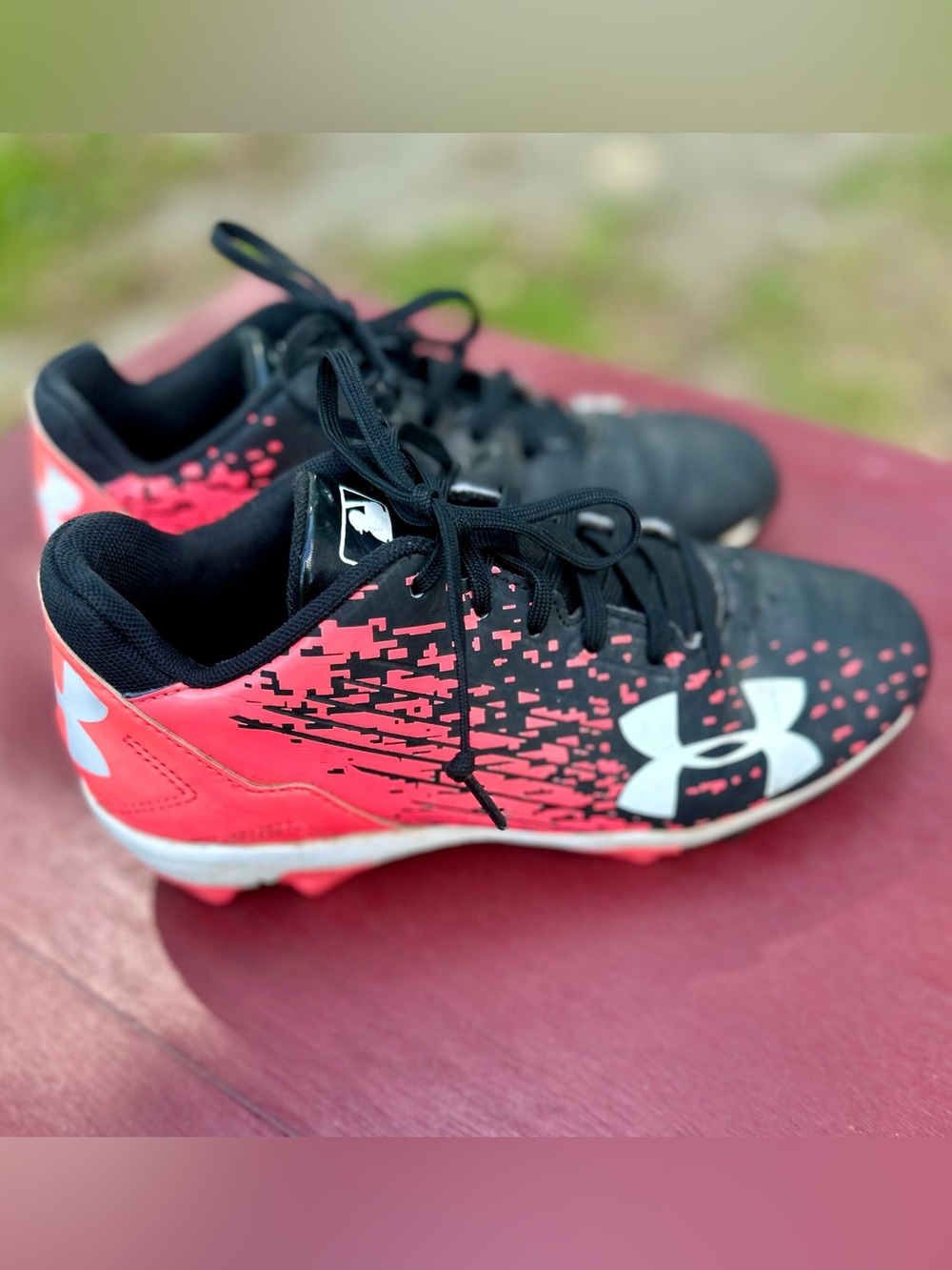 Under Armour Black/Neon Pink Youth Cleats